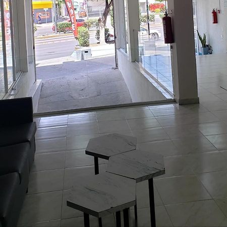 Hotel Estadia Λεόν Εξωτερικό φωτογραφία