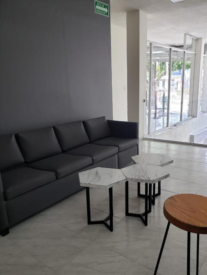 Hotel Estadia Λεόν Εξωτερικό φωτογραφία