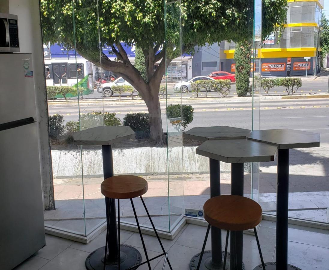 Hotel Estadia Λεόν Εξωτερικό φωτογραφία