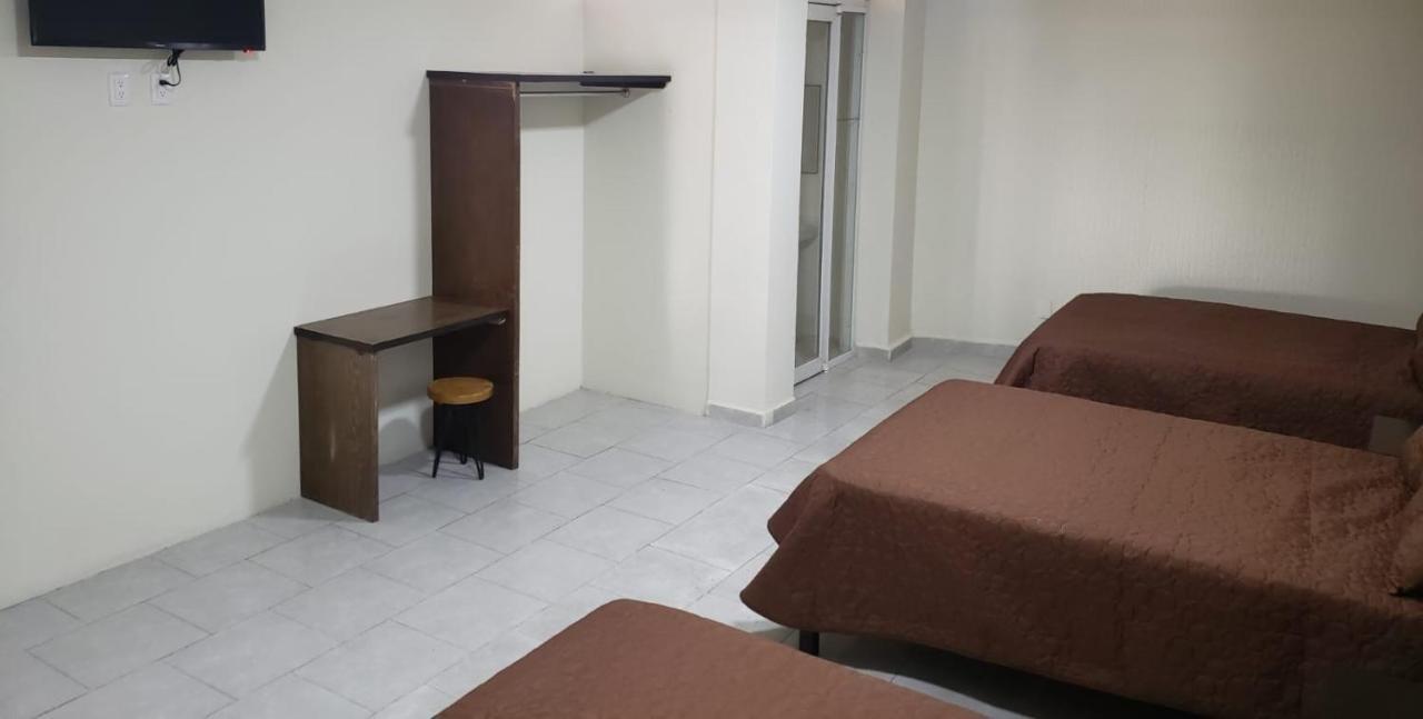 Hotel Estadia Λεόν Εξωτερικό φωτογραφία