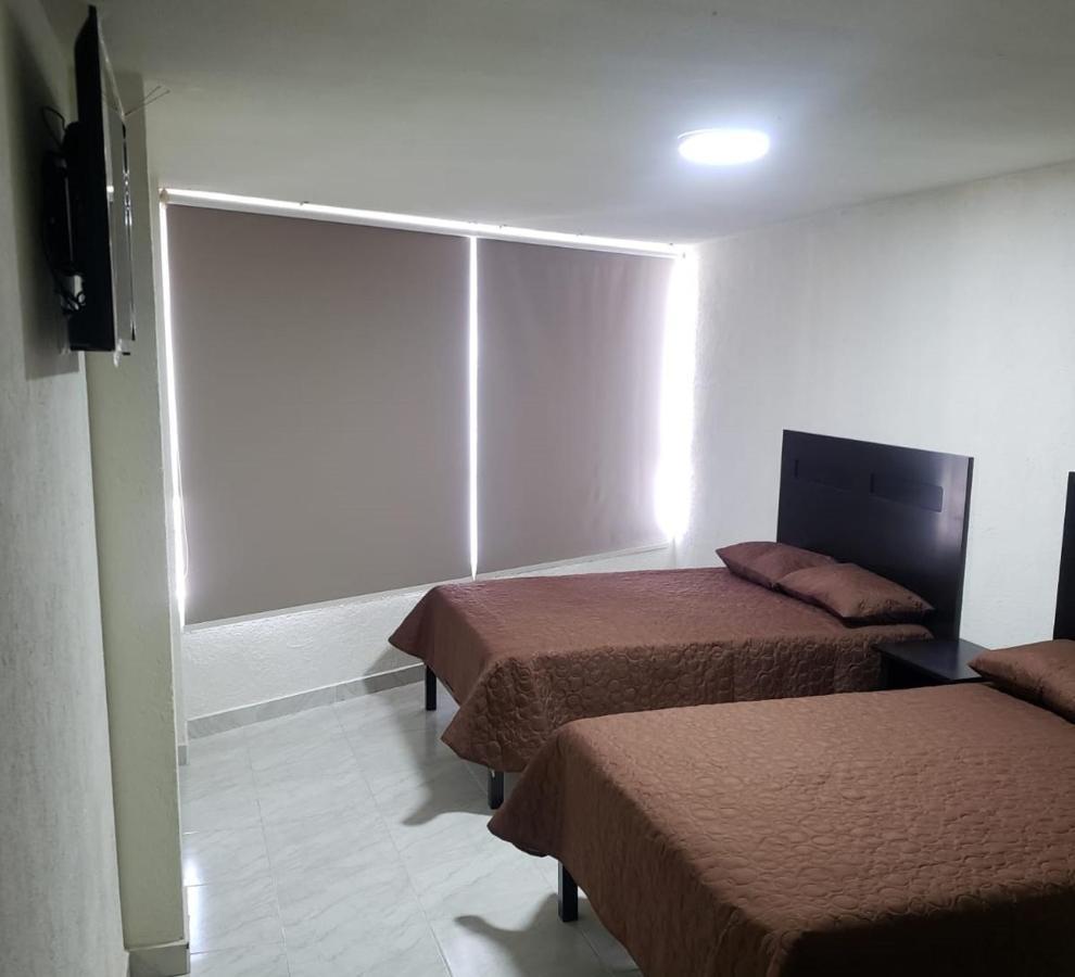 Hotel Estadia Λεόν Εξωτερικό φωτογραφία