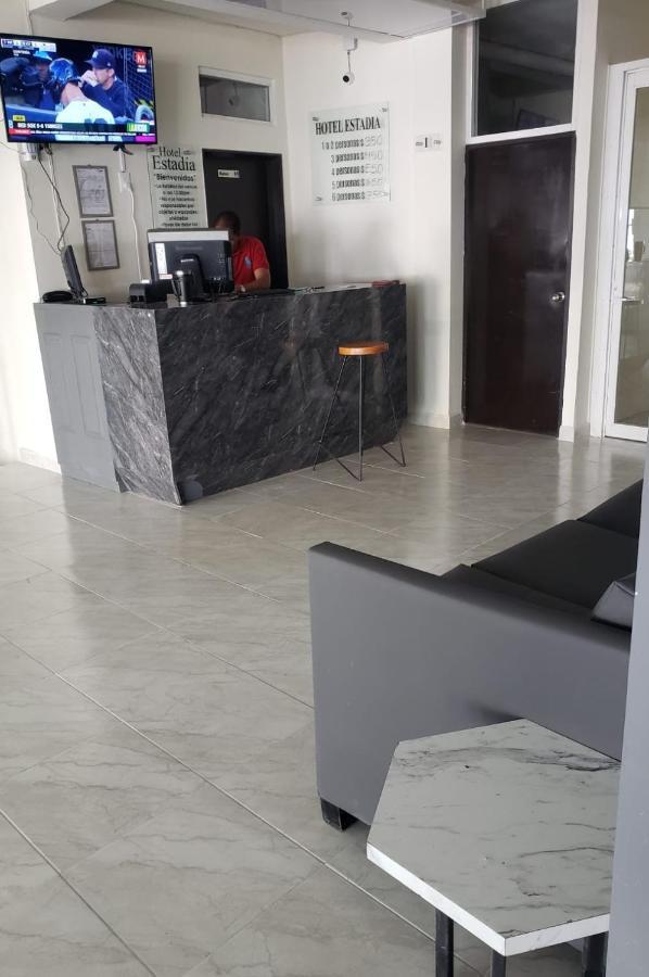 Hotel Estadia Λεόν Εξωτερικό φωτογραφία