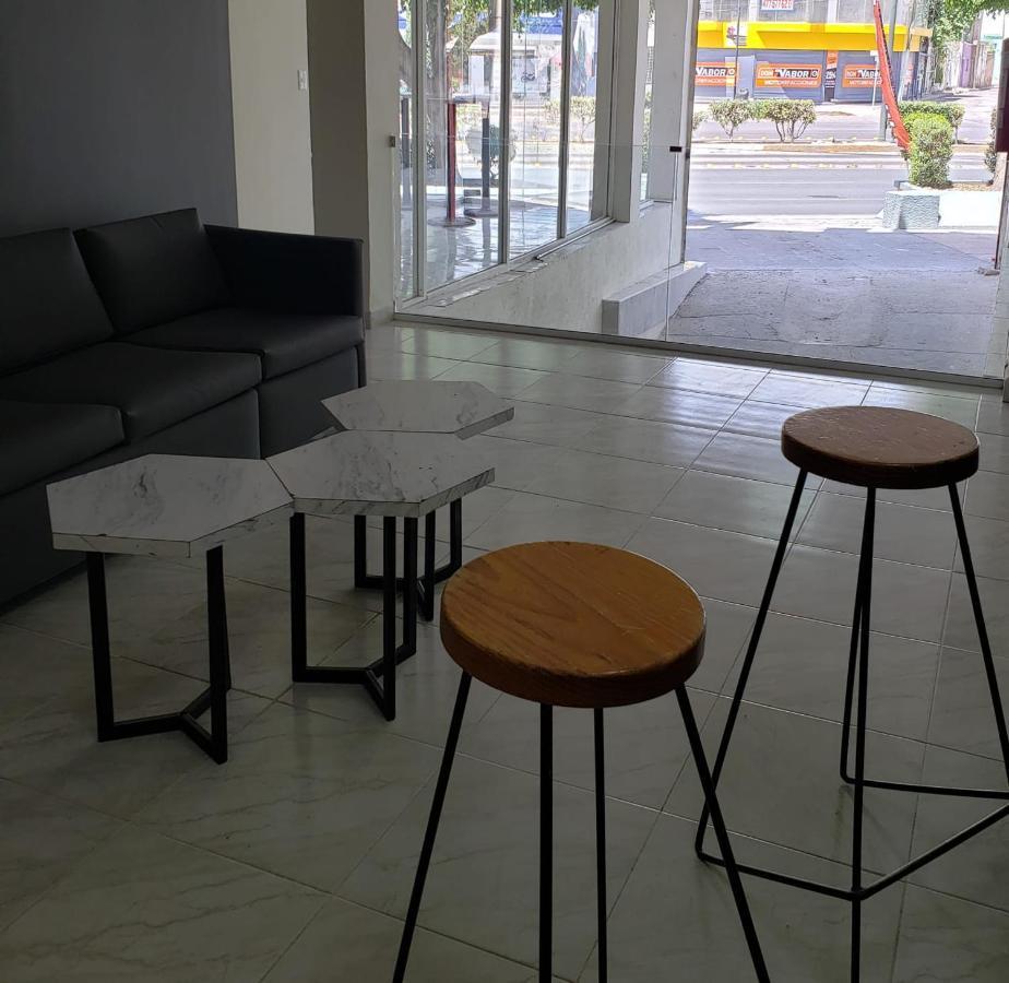 Hotel Estadia Λεόν Εξωτερικό φωτογραφία