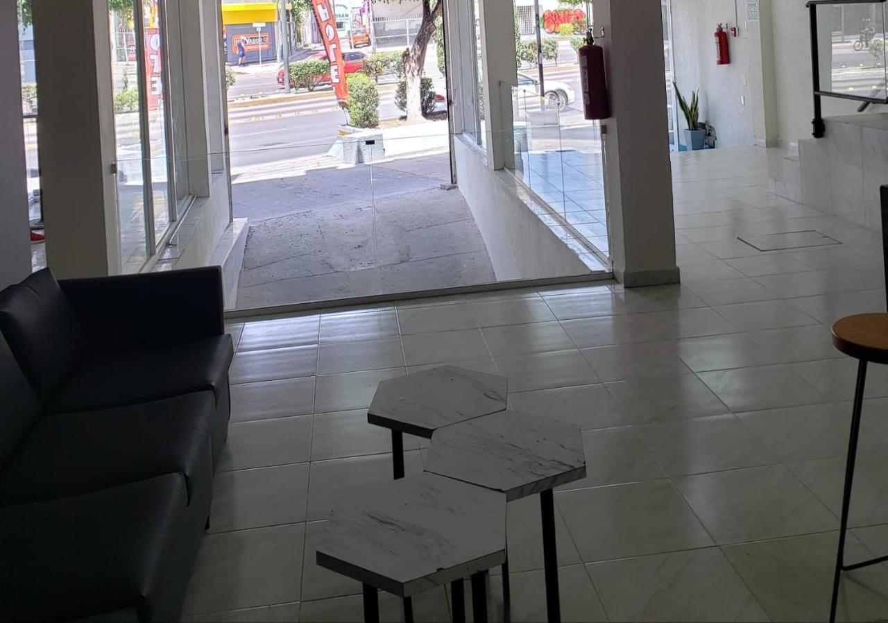 Hotel Estadia Λεόν Εξωτερικό φωτογραφία